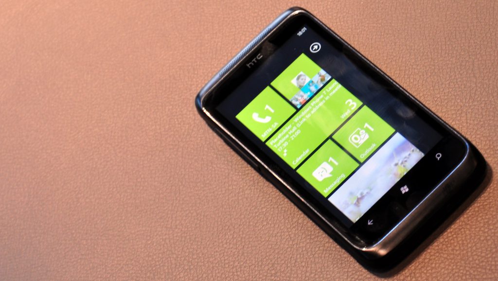 Ποια εταιρεία πουλάει τα περισσότερα Windows Phone 7 smartphones